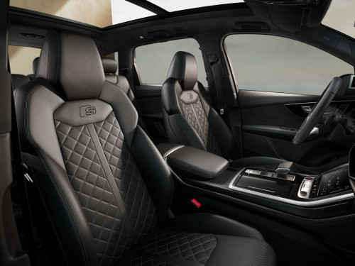 아우디_The new Q7_2026년형_SQ7 가솔린 4.0_SQ7 TFSI_color_int_S 엠보싱과 마름모 패턴의 발코나 가죽 스포츠 시트 플러스(블랙).jpg