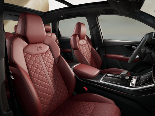 아우디_The new Q7_2026년형_SQ7 가솔린 4.0_SQ7 TFSI_color_int_S 엠보싱과 마름모 패턴의 발코나 가죽 스포츠 시트 플러스(아라스 레드).jpg