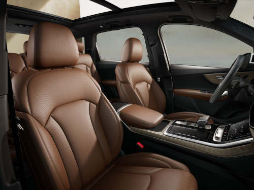 아우디_The new Q7_2026년형_가솔린 3.0_55 TFSI Quattro_color_int_타공 발코나 가죽(체다 브라운).jpg
