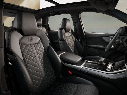 아우디_The new Q7_2026년형_가솔린 3.0_55 TFSI Quattro Premium_color_int_Valcona leather with S embossing and rhombus pattern(블랙).jpg